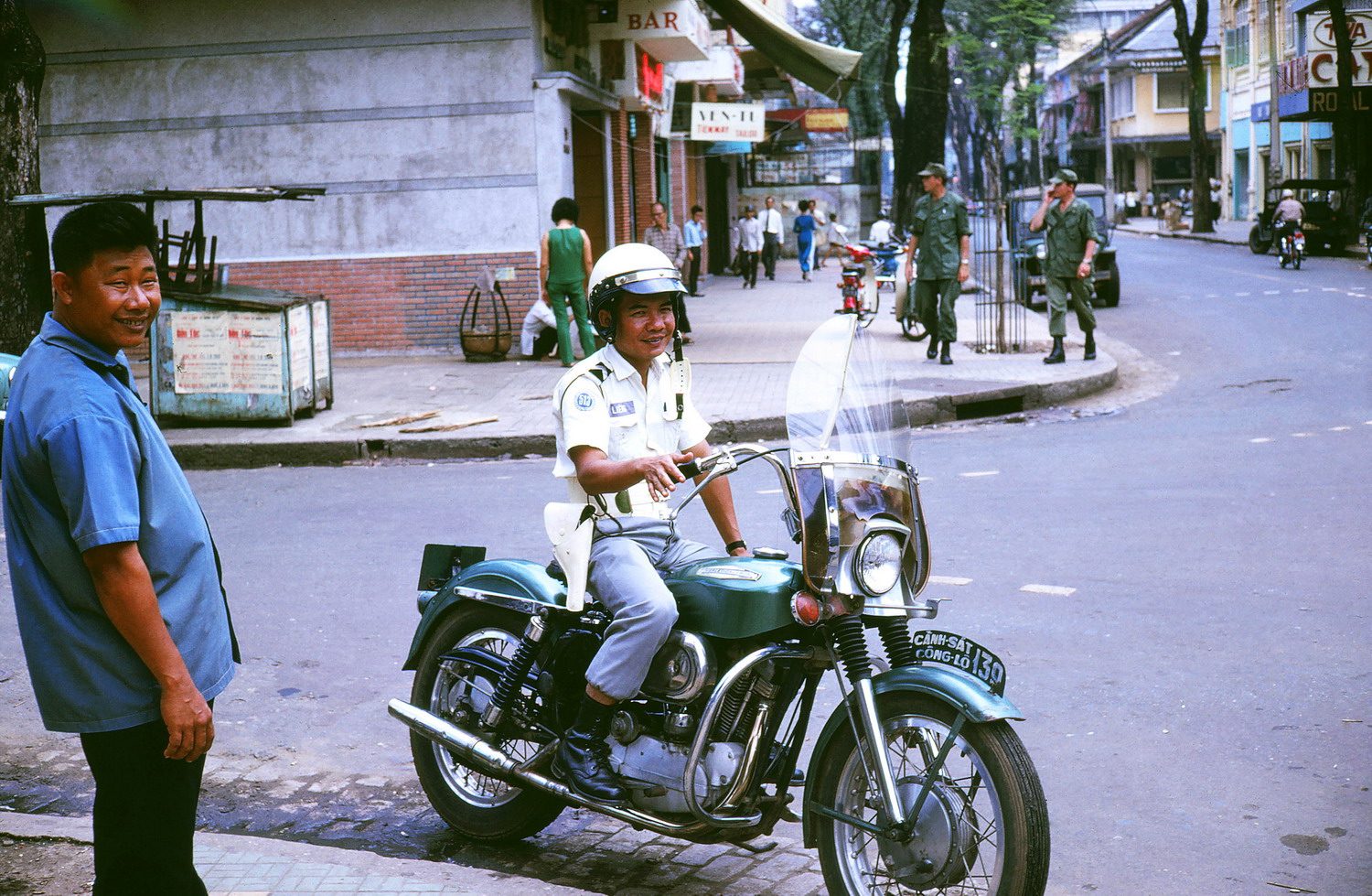 Loạt ảnh đời thường cực sinh động về Sài Gòn năm 1969