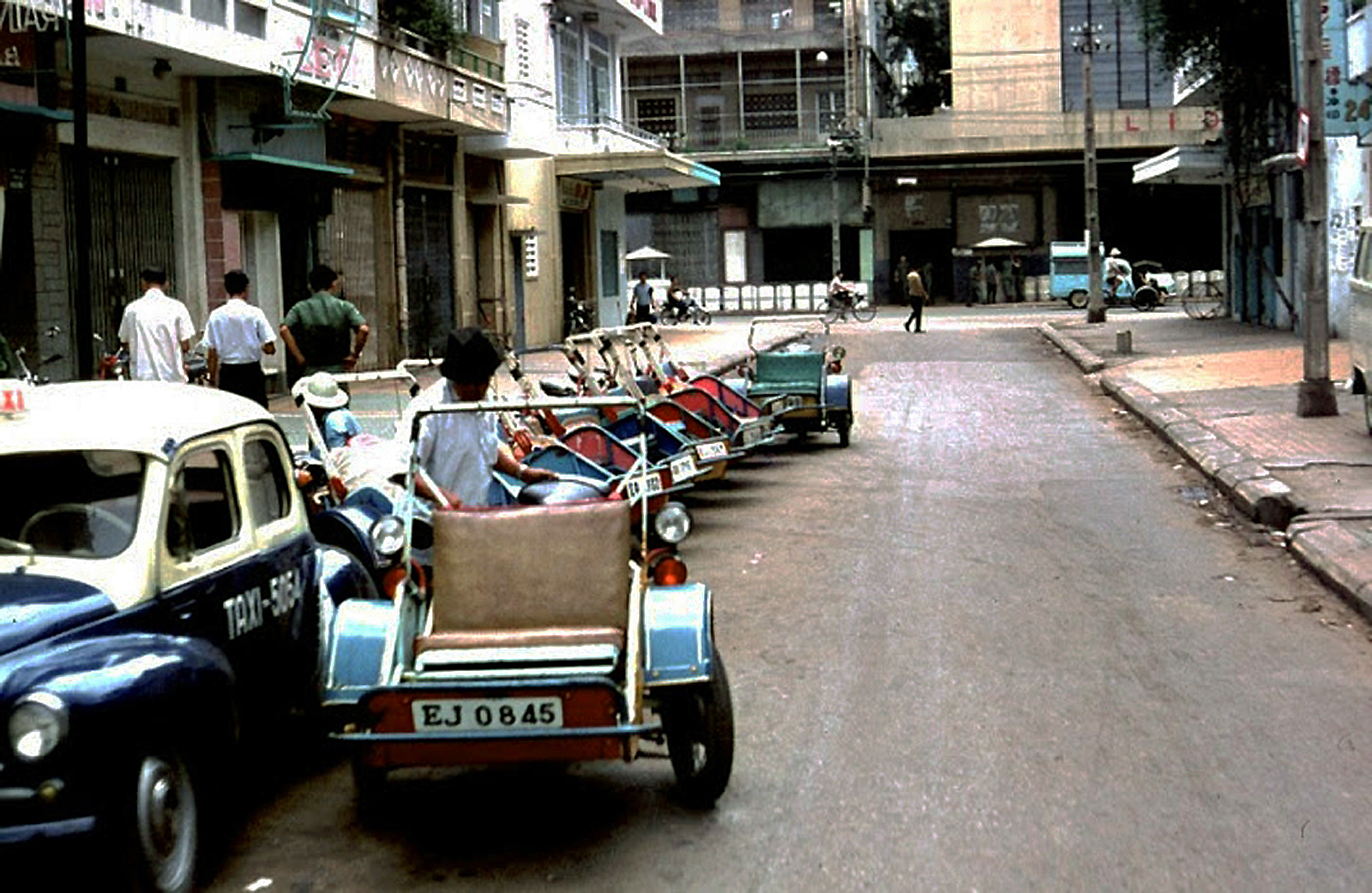 Ảnh thú vị về giao thông ở Sài Gòn năm 1969 (1)