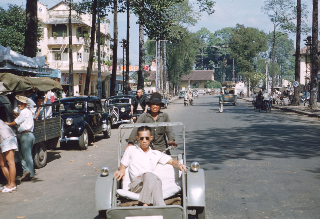 Ảnh màu hiếm có về cuộc sống ở Sài Gòn năm 1954 (2)