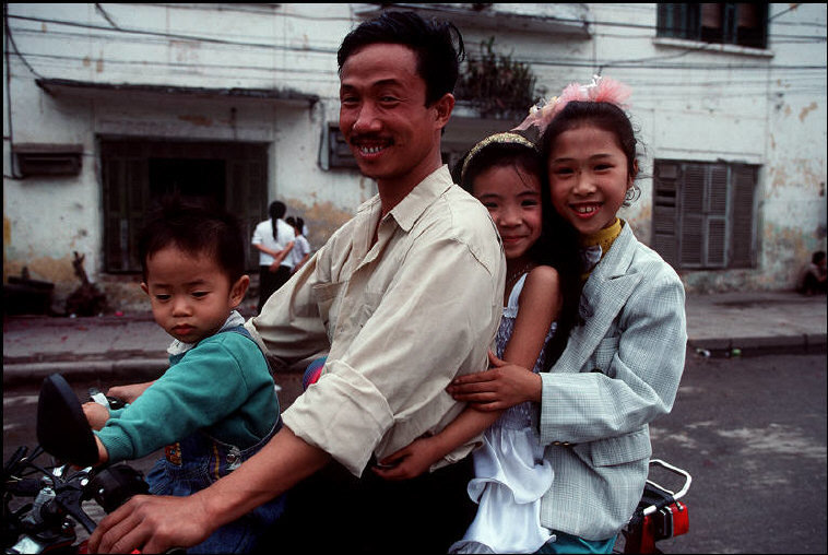 Bồi hồi Tết Hà Nội năm 1994 qua ống kính Bruno Barbey 