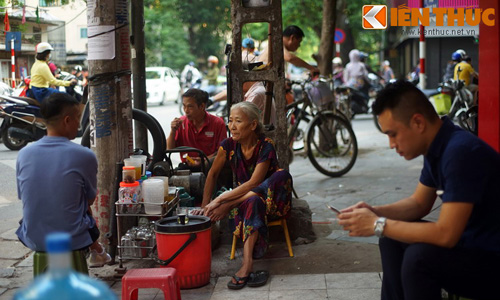 Cực thú vị: Phố Thầy Bói ở Hà Nội giờ ra sao?