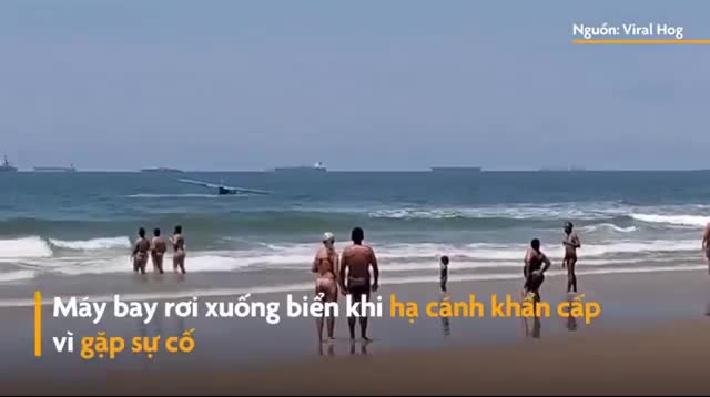 Video: Máy bay rơi xuống bãi biển có nhiều người đang tắm