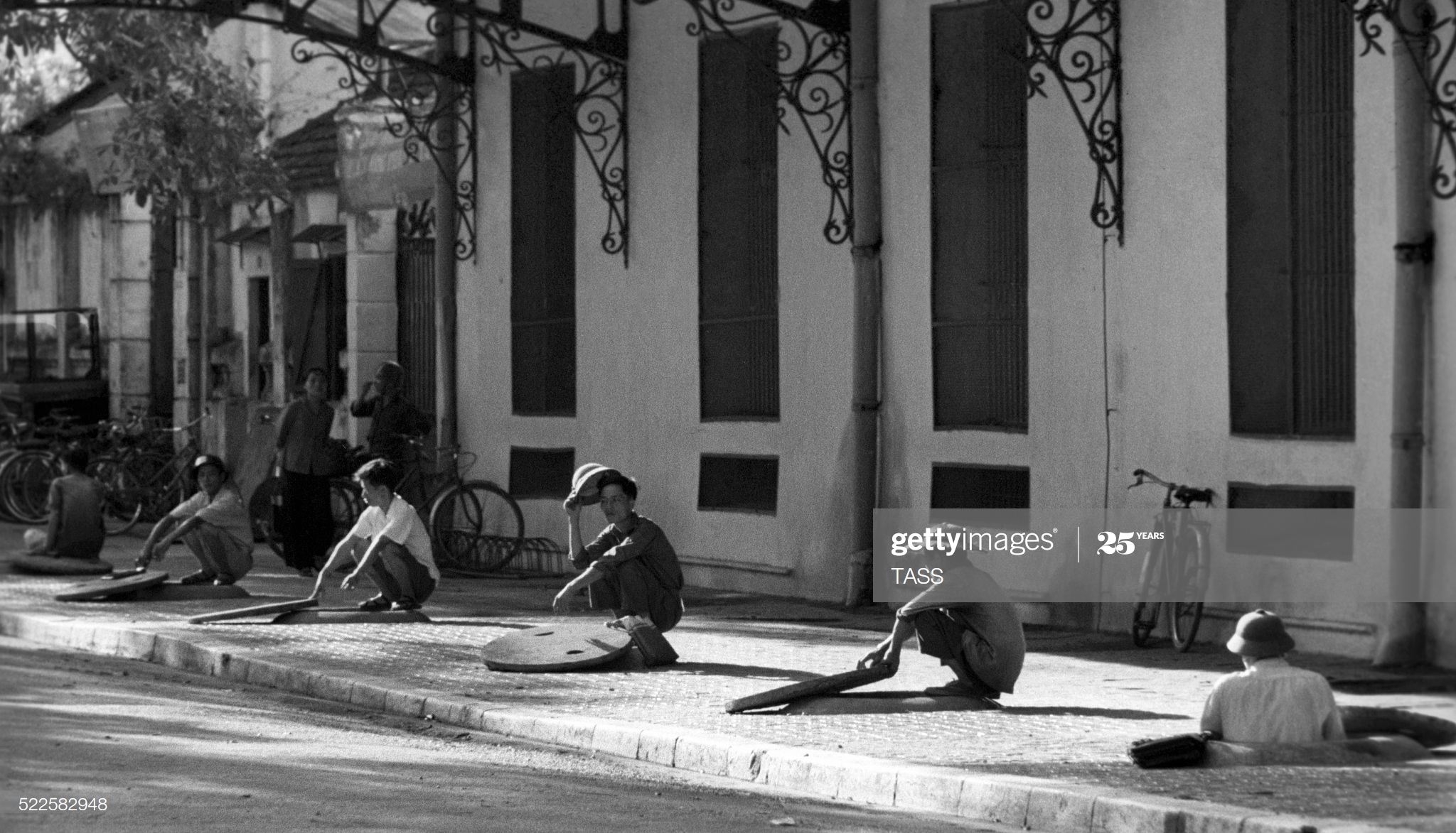 Ảnh để đời về Hà Nội trong đạn bom năm 1967