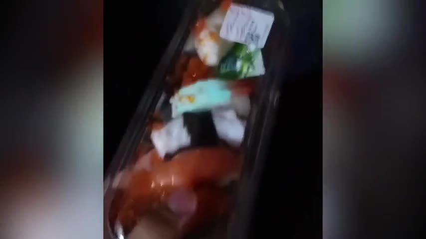 Video: Miếng sushi phát sáng và sự hối hận của người mẹ 