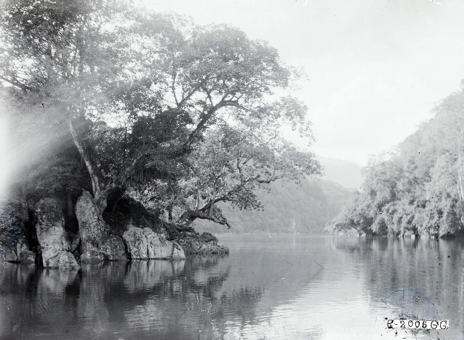 Ngây ngất cảnh thần tiên hồ Ba Bể năm 1927 do người Pháp chụp