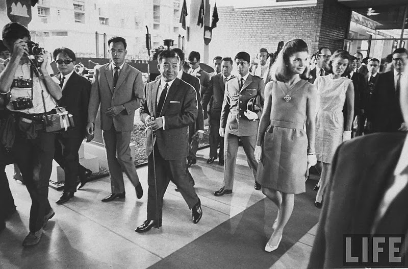 Hình độc phu nhân cố Tổng thống Kennedy ở Campuchia năm 1967