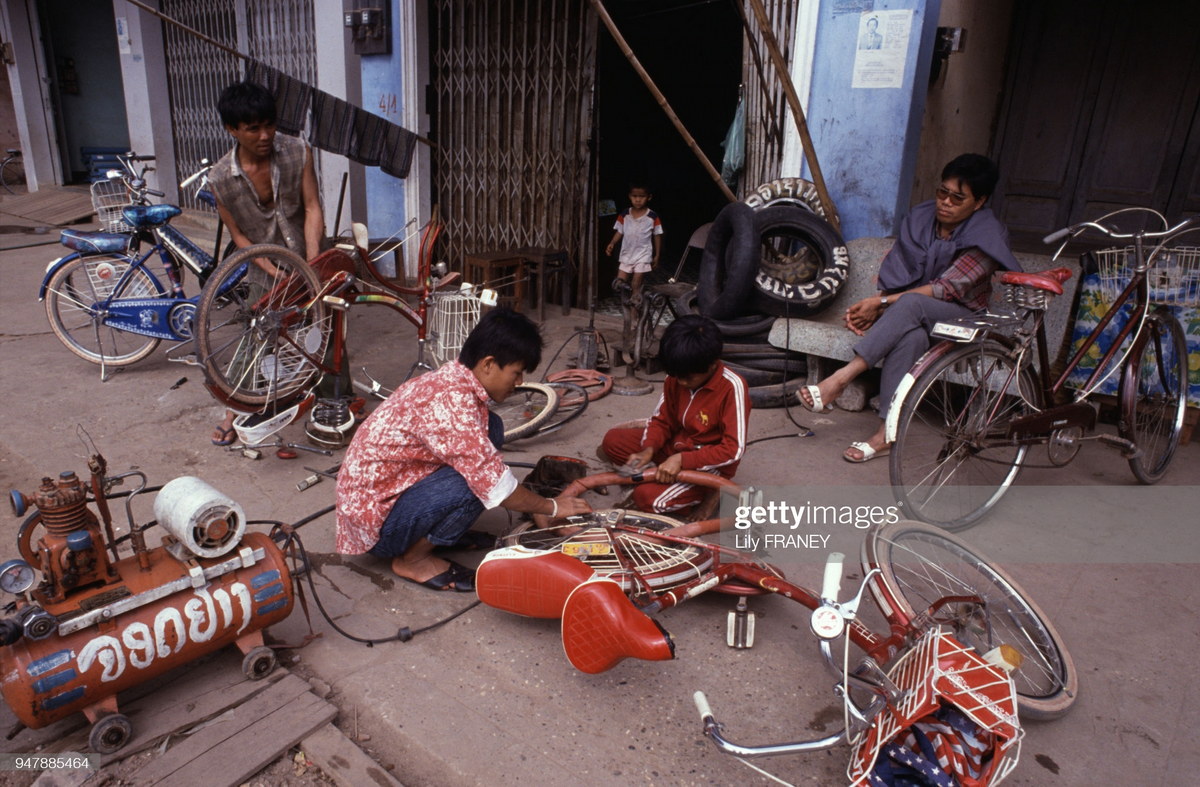 Ngắm nhìn đời thường mộc mạc ở Lào năm 1988 (2)