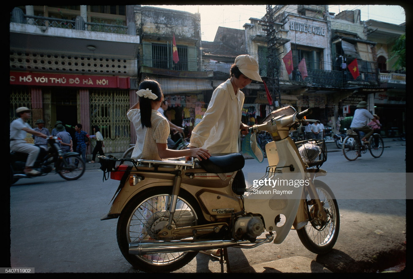 Khoảnh khắc đời thường khó quên ở Hà Nội năm 1993