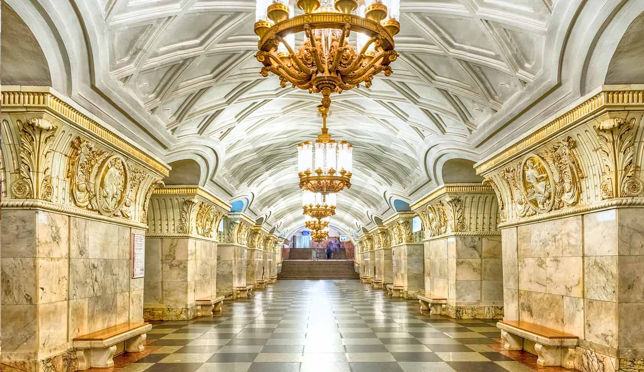 Sửng sốt với cảnh tượng ở các ga metro đẹp nhất Moscow