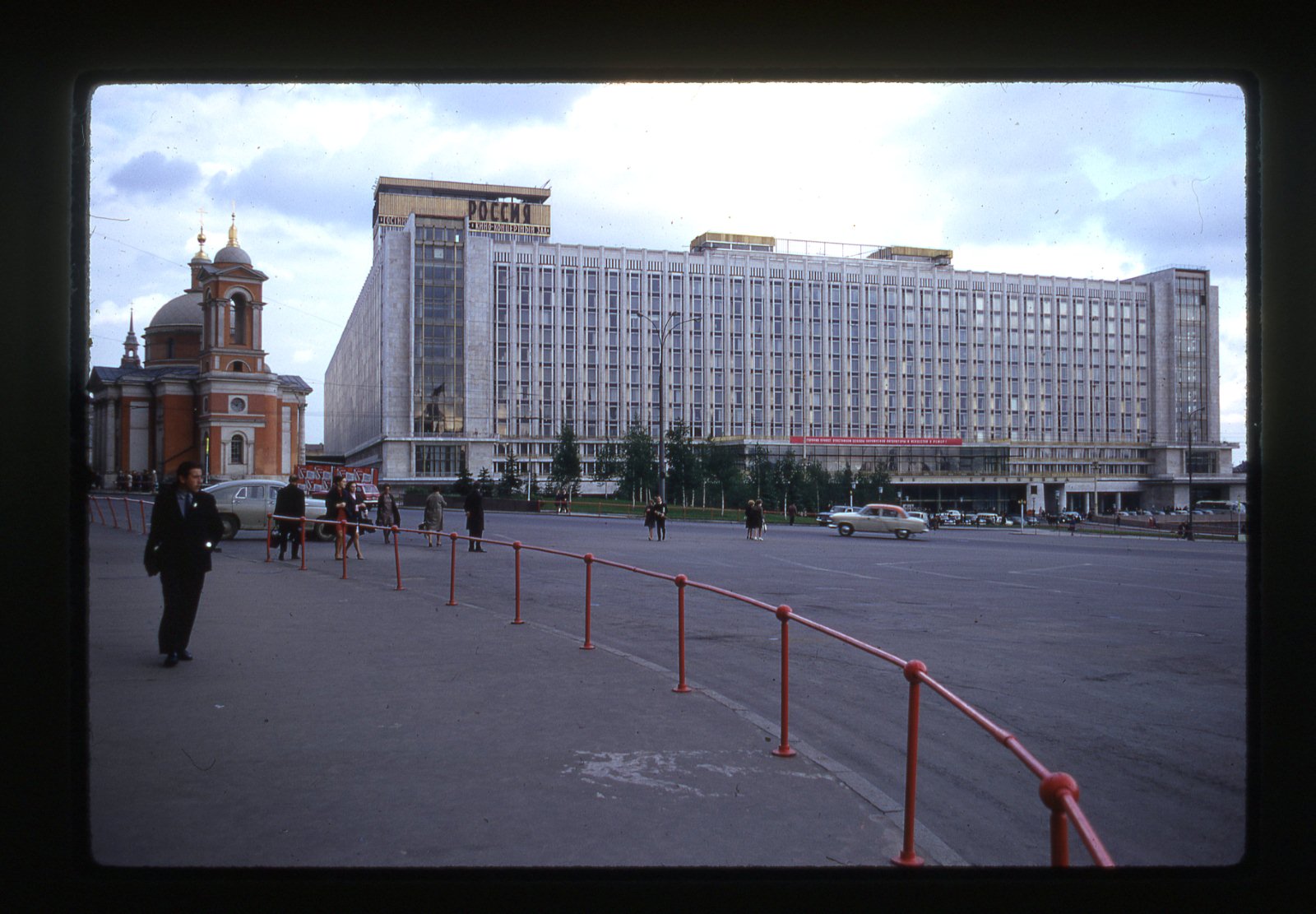 Soi khách sạn lớn nhất thế giới, “view” điện Kremlin ở Moscow năm 1969