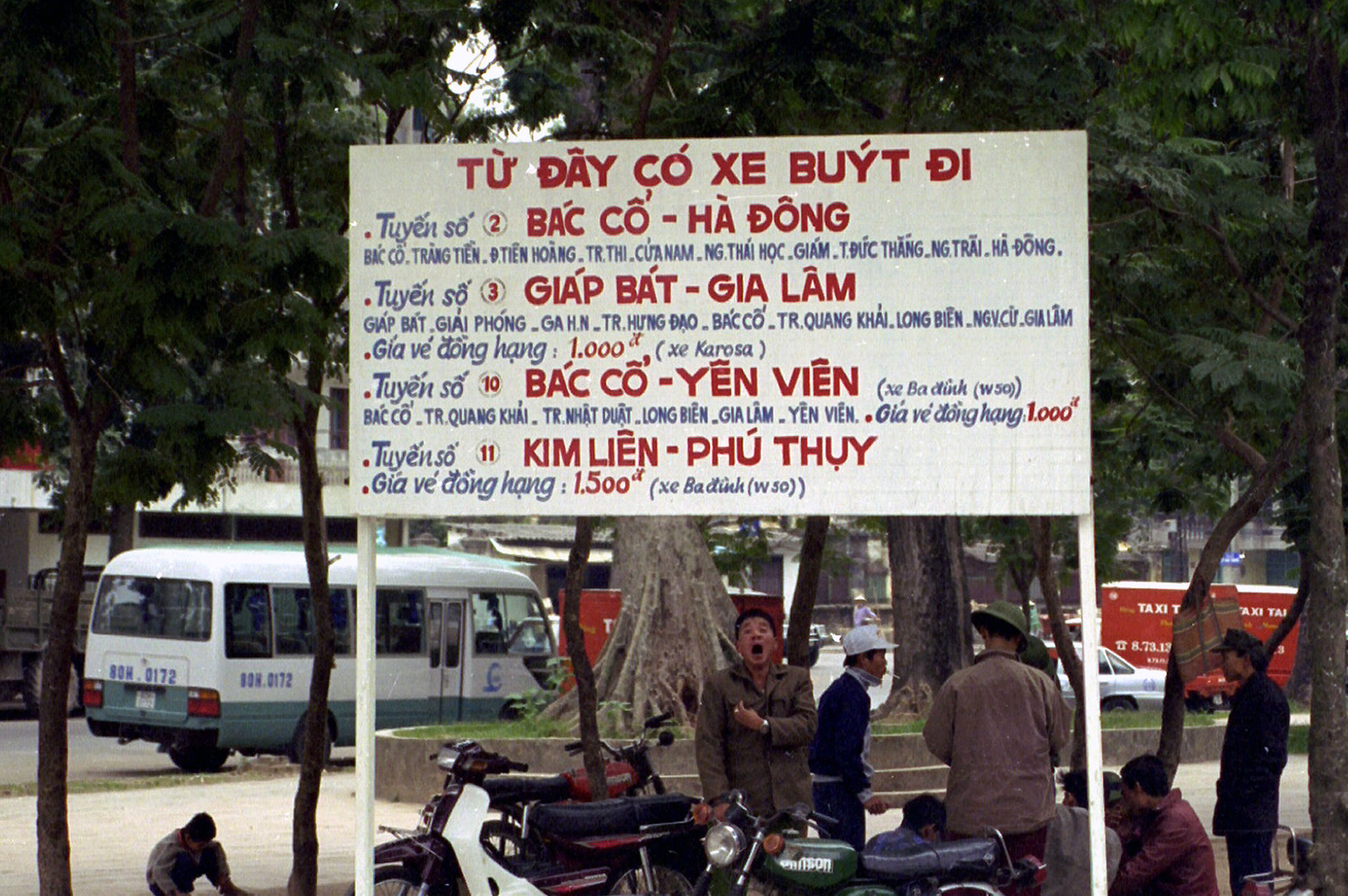 Hình cực độc về xe buýt ở Hà Nội năm 1996 (2)