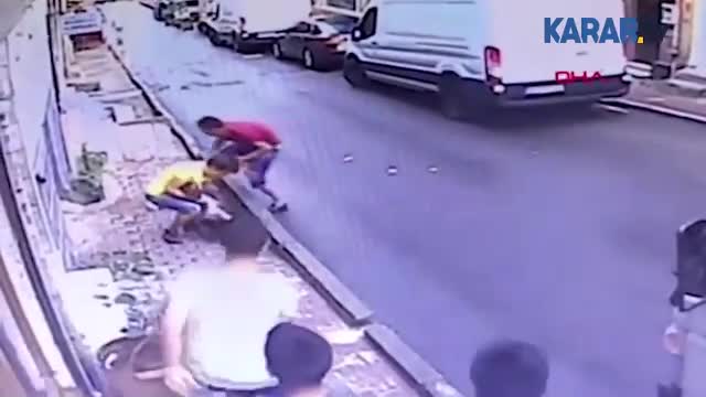 Video: Chàng trai dùng tay không ôm gọn bé gái rơi khỏi tầng 2 