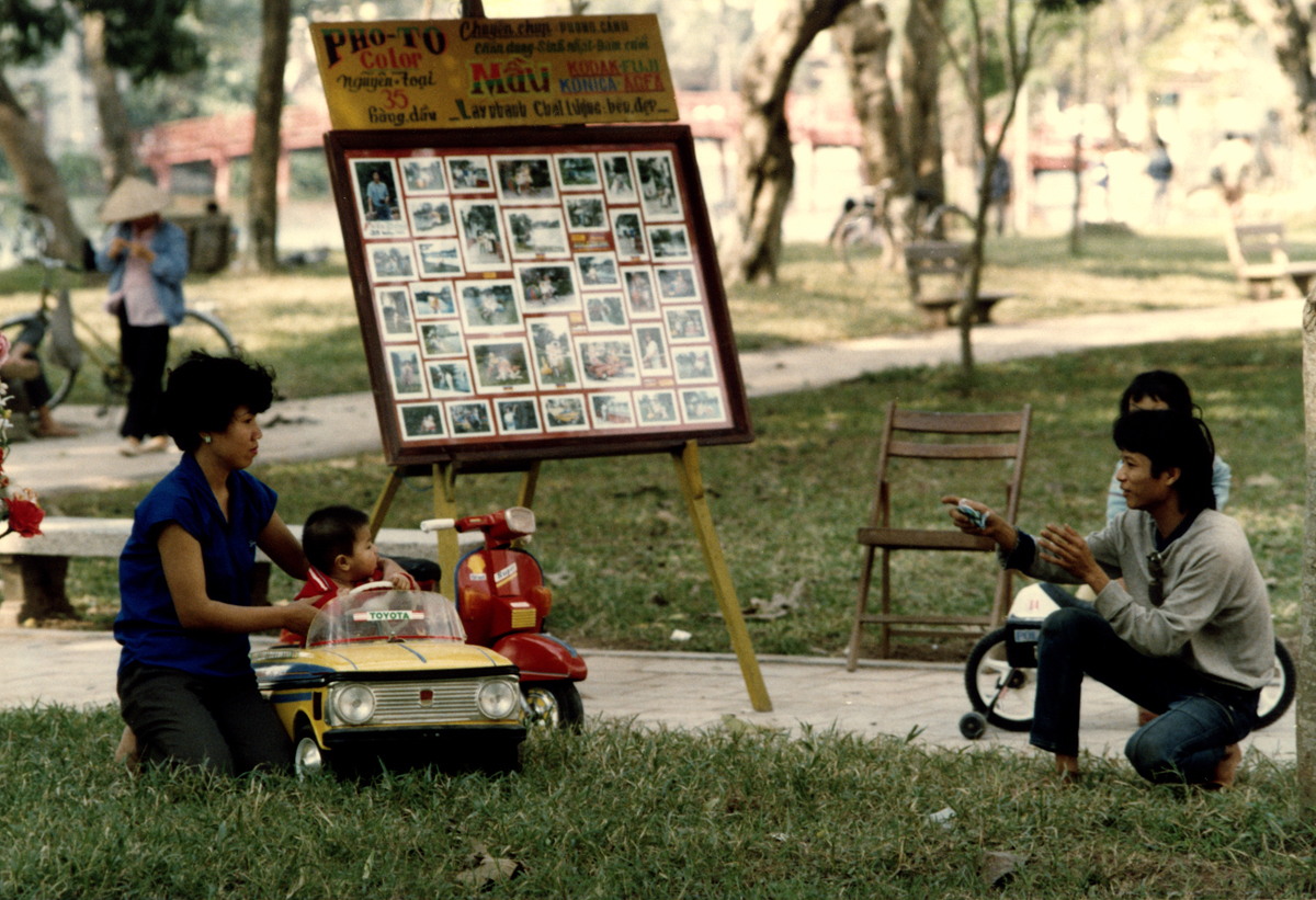 Lặng ngắm vẻ đẹp mộc của hồ Hoàn Kiếm năm 1990 (2)