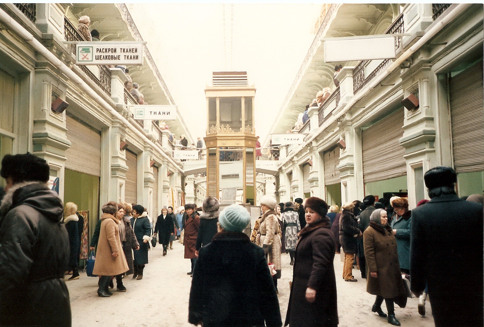 Moscow thập niên 1980 tuyệt đẹp qua loạt ảnh "chất như nước cất" 