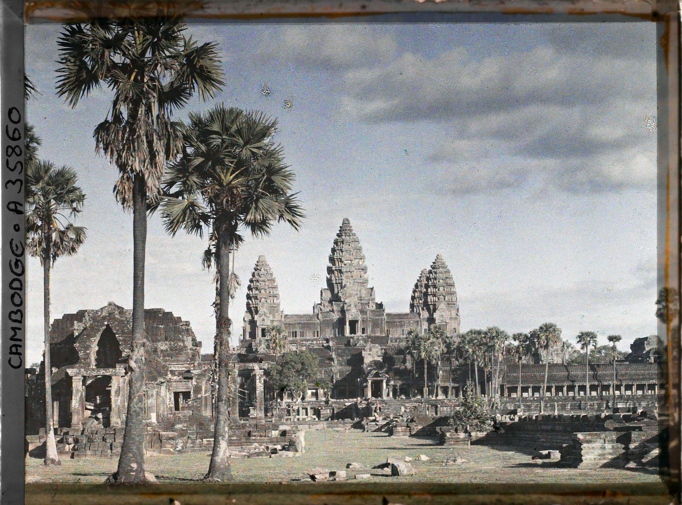 Loạt ảnh màu đặc biệt về kỳ quan Angkor Wat một thế kỷ trước (1)