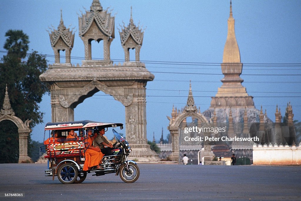 Loạt ảnh “chất lừ” về cuộc sống ở thủ đô của Lào năm 1991 