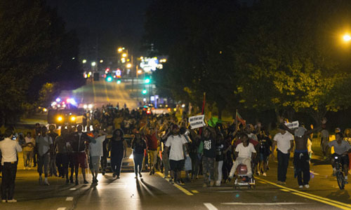 Soi cảnh sát Mỹ vũ trang đối phó biểu tình tại Ferguson