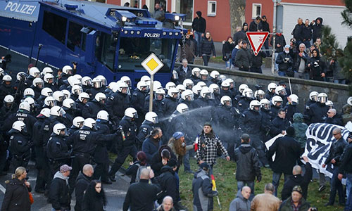 Dân Đức biểu tình chống người tị nạn ở Cologne