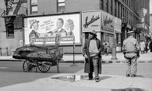 Cuộc sống ở khu ổ chuột Harlem trong năm 1943 