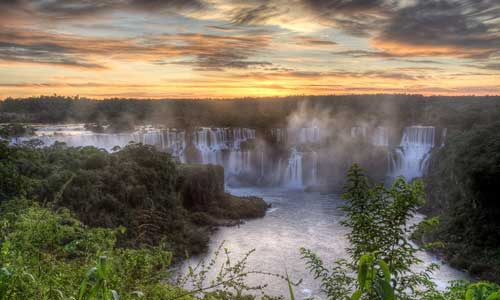 Kinh ngạc vẻ kỳ vĩ của thác nước Iguazu