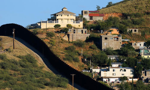 Soi hàng rào biên giới Mỹ-Mexico hiện giờ