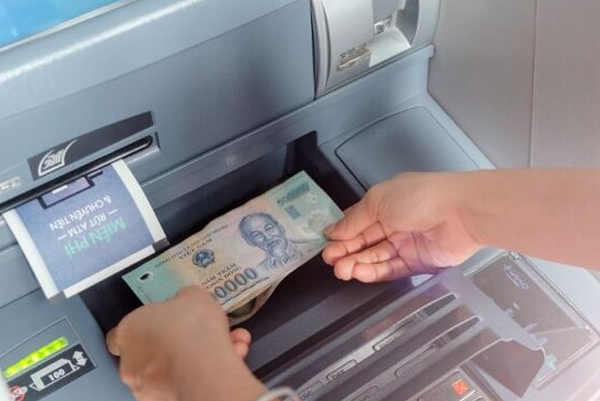 Khách tố dịch vụ nộp tiền tại cây MB Bank 'lởm'