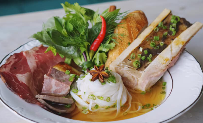 Bánh mì, tô phở giá tiền triệu tại nhà hàng vừa nhận sao Michelin