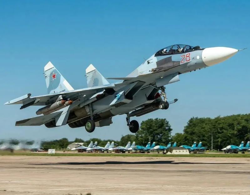 Máy bay Su-30SM của Nga nghi bị F-16 của Ukraine bắn hạ