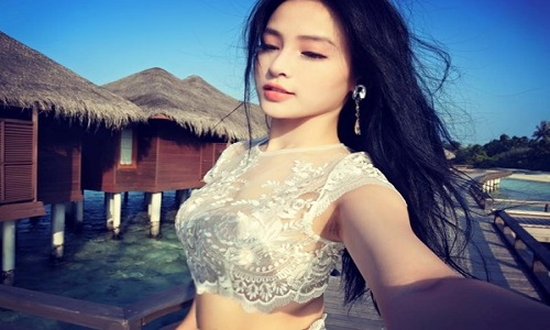 Hot girl Huyền Baby siêu quyến rũ tại thiên đường du lịch