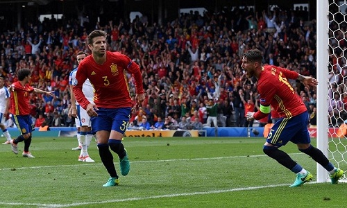 Euro 2016 Tây Ban Nha 1 - 0 Czech: Pique phá "pha lê"