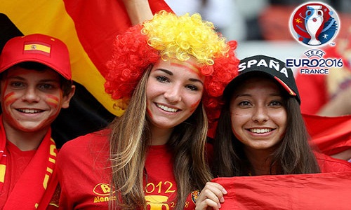 Vẻ đẹp của nữ CĐV Tây Ban Nha trên khán đài Euro 2016