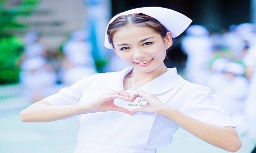 Dậy sóng mạng với nhan sắc "nữ y tá đẹp nhất hành tinh"