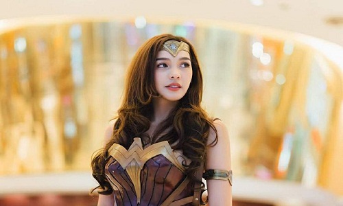 Mỹ nhân chuyển giới nổi tiếng khi hóa thân thành Wonder Woman