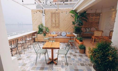 Giới trẻ Hà thành check-in quán cafe ngắm toàn cảnh Hồ Tây