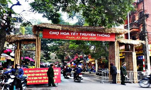 Đến 5 phiên chợ để tận hưởng rõ ràng nhất không khí Tết Hà thành