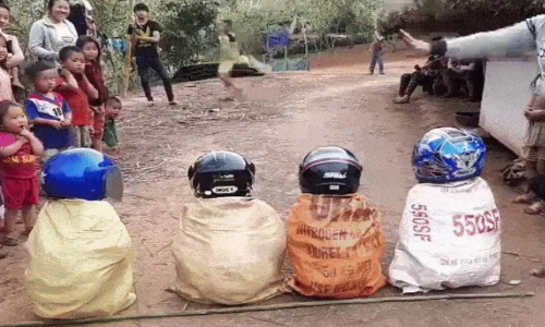 Video: Cuộc đua nhảy bao bố “bá đạo” chưa từng thấy