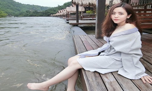 Hot girl Ông Thoại Liên gây sốt vì đẹp “bất chấp” dù đã tuổi 30