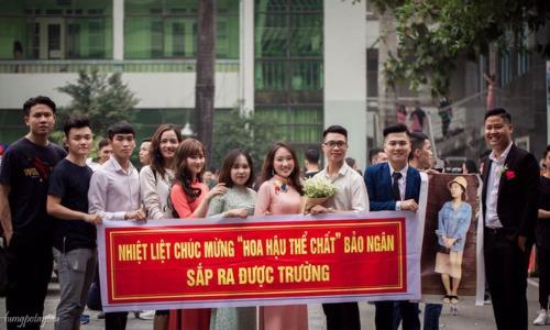 Đội sổ môn cầu lông, nữ sinh cay đắng bị troll là “hoa hậu thể chất“