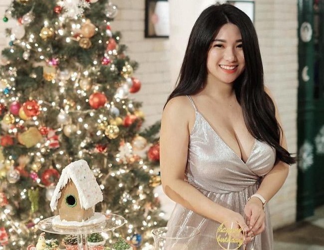 Choáng với hot girl Malaysia có vòng 1 hơn 100cm nổi tiếng Instagram