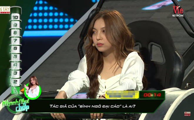 Đi thi gameshow, bạn gái Quang Hải bị chê “kiến thức lùn“