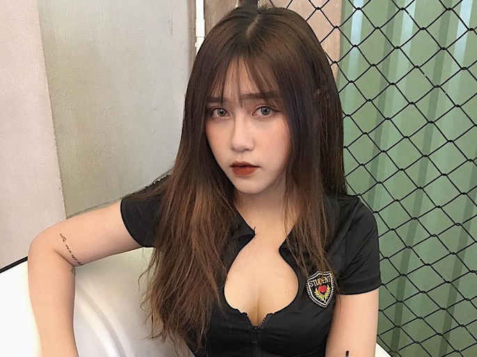 Thiếu nữ 2K1 mặt xinh như hot girl gây sốt mạng nhờ vòng một “siêu to khổng lồ“