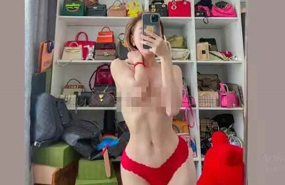 Tự đăng ảnh "cởi trần", hot girl Trang Nemo bị netizen mắng thẳng mặt