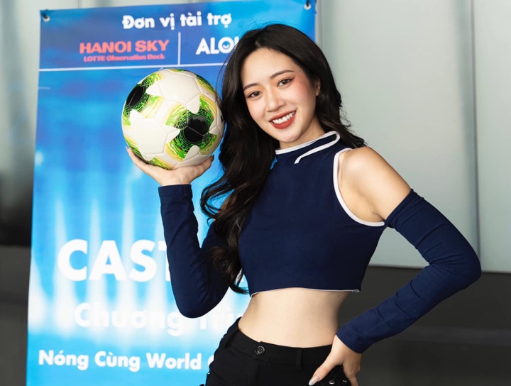 Soi sắc vóc hot girl "Nóng Cùng World Cup 2022" cổ vũ Ecuador