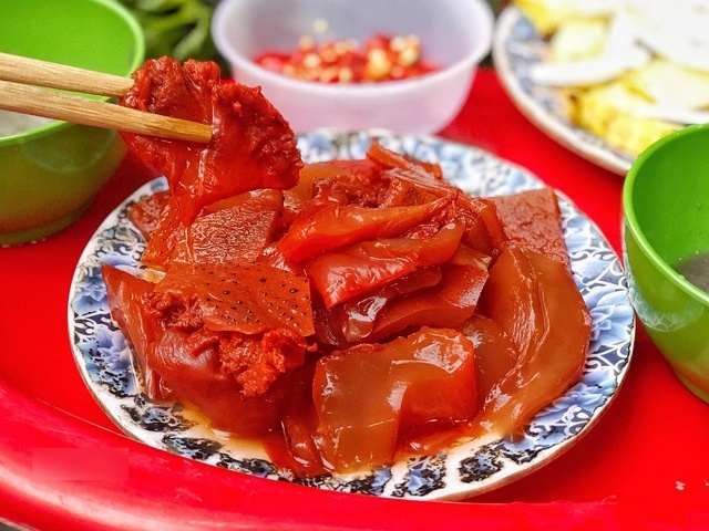 Bạn trẻ truy tìm “sashimi phiên bản Việt”, tưởng gì hoá ra... sứa đỏ