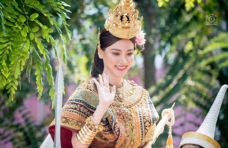 Nữ thần Songkran 2023 Baifern Pimchanok lộ nhan sắc thật qua cam thường