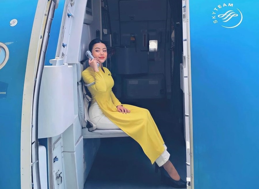 Tiếp viên trưởng hãng Vietnam Airlines khoe thân hình lý tưởng