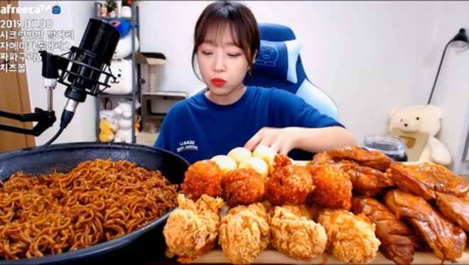 "Hot girl mukbang" Hàn Quốc, "ăn thùng uống vại" nhưng body siêu bé 