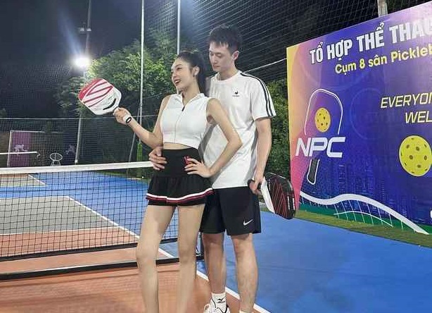 "Chị đẹp" 2k1 rủ người yêu hẹn hò trên sân pickleball gây sốt