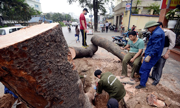 Những vụ tiêu tiền khủng khiếp của Hà Nội gây choáng váng