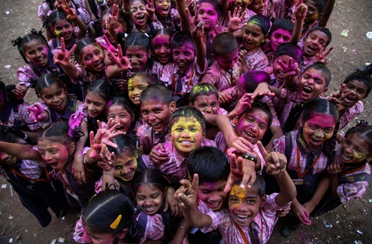 Rộn ràng lễ hội màu sắc Holi của đạo Hindu